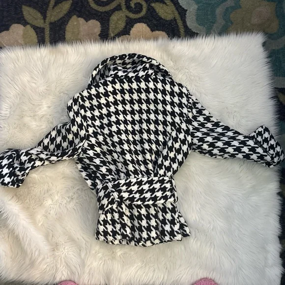 Charlotte Russe Black and White Houndstooth Blazer - Picture 2 of 7